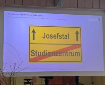 Rozmowy o przyszłości kursu w Josefstal
